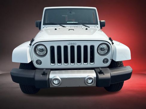 Used 2017 Jeep Wrangler Sahara w/ Connectivity Group AWD/4WD image 2