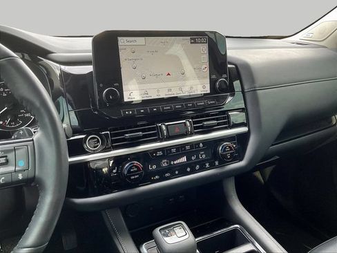 Used 2024 Nissan Pathfinder SL w/ SL Premium Package FWD image 11