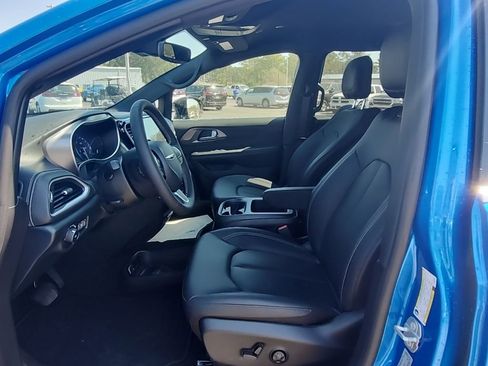 New 2026 Chrysler Pacifica Select FWD image 15
