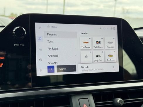 Used 2023 Lexus UX 250h FWD w/ Premium Package image 31