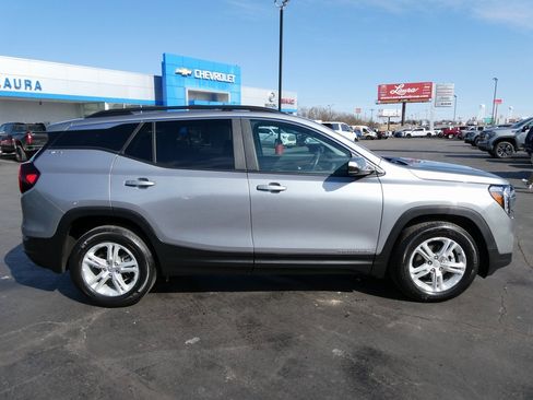 Certified 2024 GMC Terrain SLE w/ Driver Convenience Package image 4