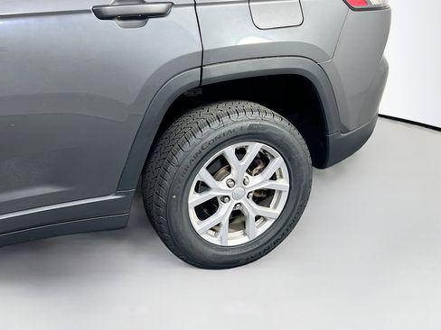 Used 2022 Jeep Grand Cherokee Limited image 28