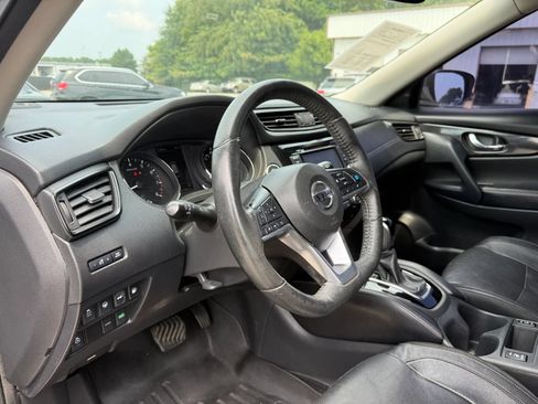 Used 2019 Nissan Rogue SL FWD image 17