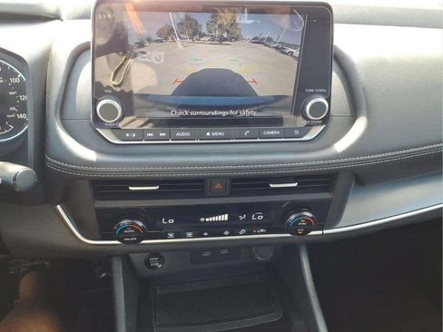 Used 2024 Nissan Rogue SV FWD image 14