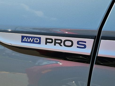 Certified 2025 Volkswagen ID.4 Pro S AWD/4WD image 33