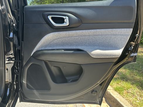 Used 2022 Jeep Compass Latitude FWD image 23