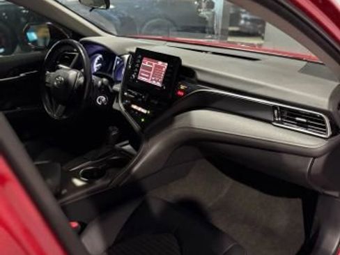 Used 2021 Toyota Camry SE image 12