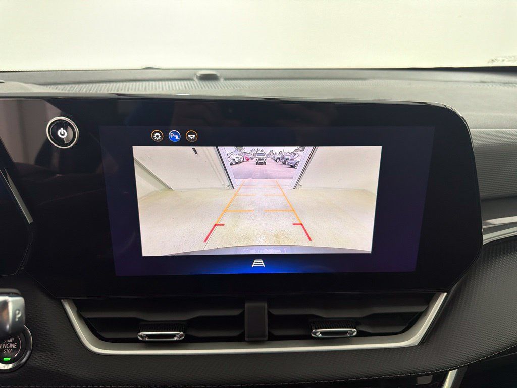 Used 2026 Chevrolet Equinox LT FWD image 14