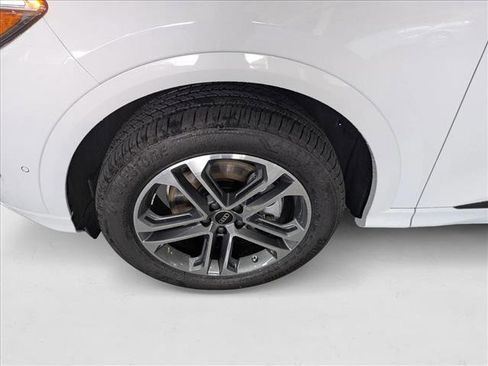 New 2025 Audi Q5 Premium Plus image 18