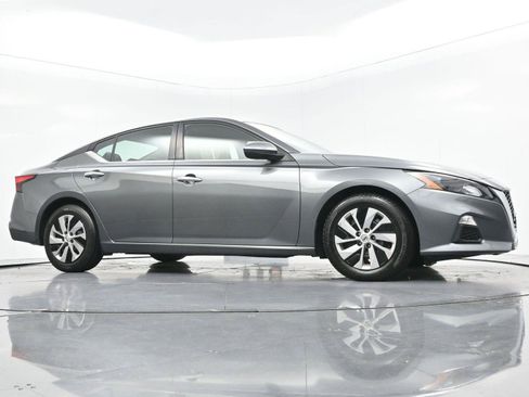 Used 2022 Nissan Altima 2.5 S FWD image 40