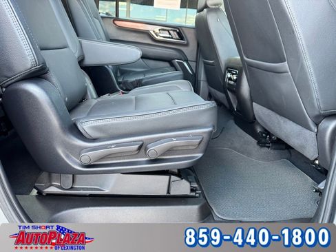 Used 2025 GMC Yukon XL Denali AWD/4WD image 46