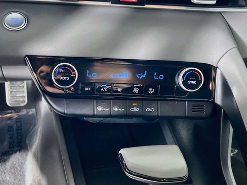 Certified 2025 Hyundai Elantra Sport FWD image 16