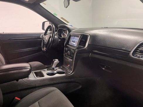 Used 2020 Jeep Grand Cherokee Laredo image 11