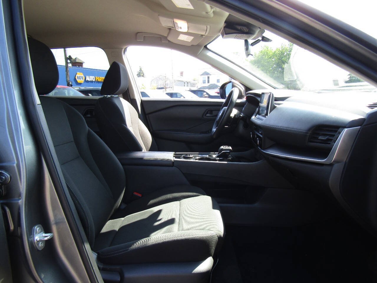 Used 2024 Nissan Rogue S AWD/4WD image 25