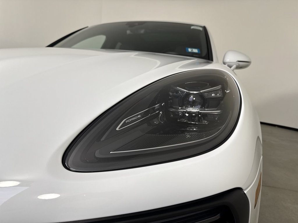 Certified 2026 Porsche Macan AWD/4WD image 11