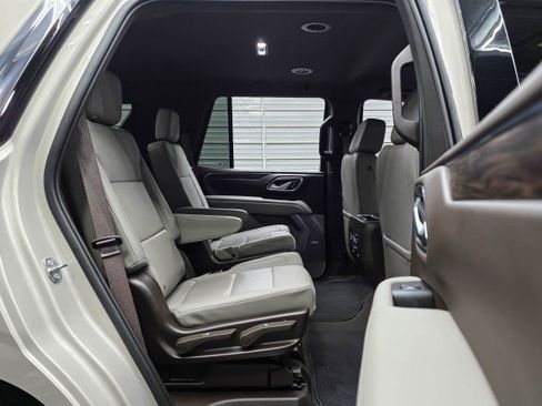 Used 2022 Chevrolet Tahoe LT w/ Luxury Package AWD/4WD image 17