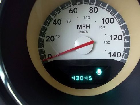 Used 2010 Dodge Challenger SE RWD image 13