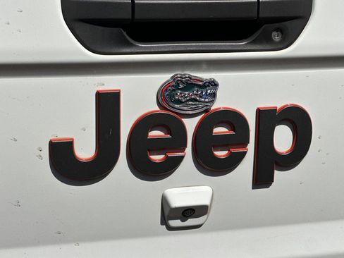 Used 2022 Jeep Gladiator Mojave AWD/4WD image 8