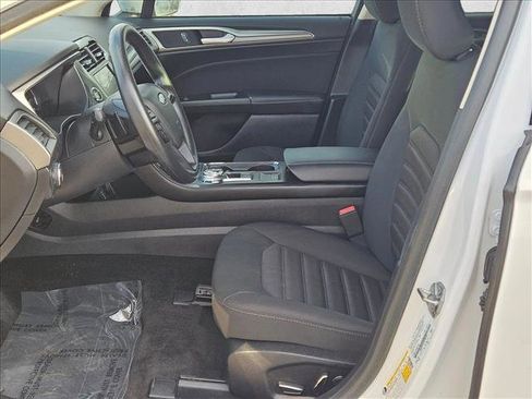 Used 2018 Ford Fusion SE w/ Fusion SE Technology Package image 16