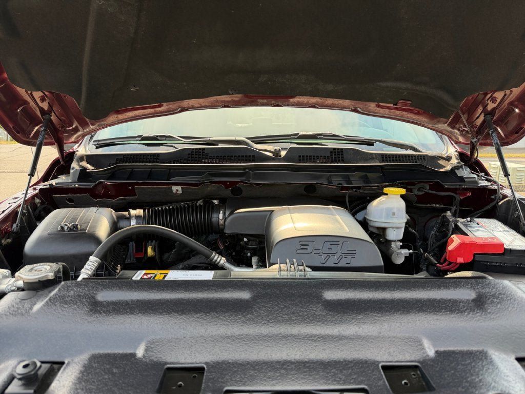Used 2022 RAM 1500 Classic SLT AWD/4WD image 30