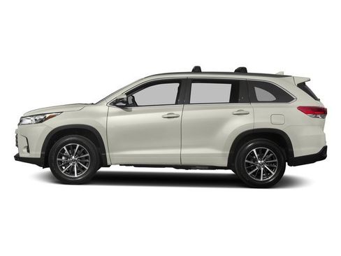 Used 2017 Toyota Highlander XLE w/ Carpet Mat Package image 3