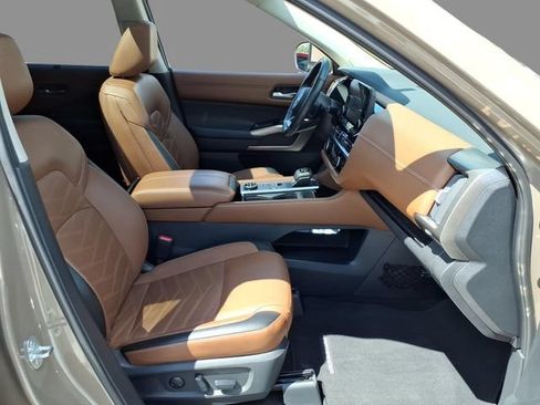 Certified 2023 Nissan Pathfinder Platinum AWD/4WD image 14