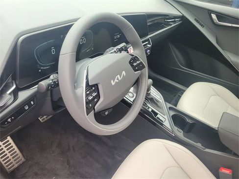 New 2025 Kia Niro EX Touring image 19