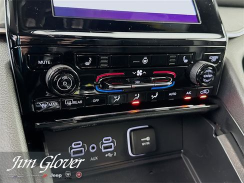 New 2025 Jeep Grand Cherokee Altitude image 34