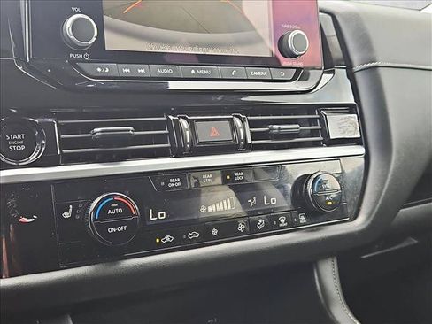 Used 2025 Nissan Pathfinder SV FWD image 12
