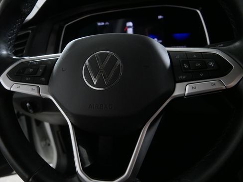 Certified 2022 Volkswagen Jetta SE w/ Panoramic Sunroof Package image 25