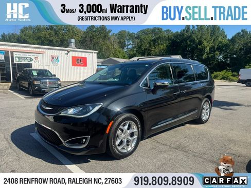 Used 2017 Chrysler Pacifica Limited FWD image 1