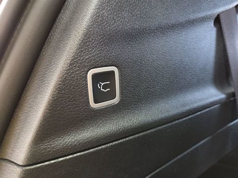 Used 2025 Chrysler Pacifica Select FWD image 34