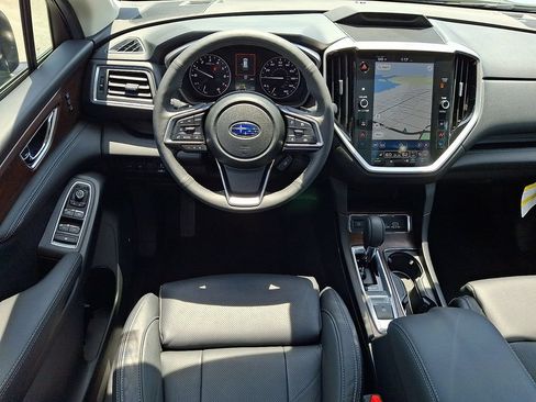 Used 2024 Subaru Ascent Touring AWD/4WD image 2