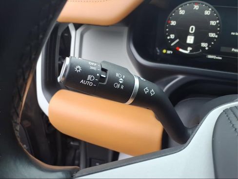 Used 2023 Land Rover Defender 130 First Edition image 16