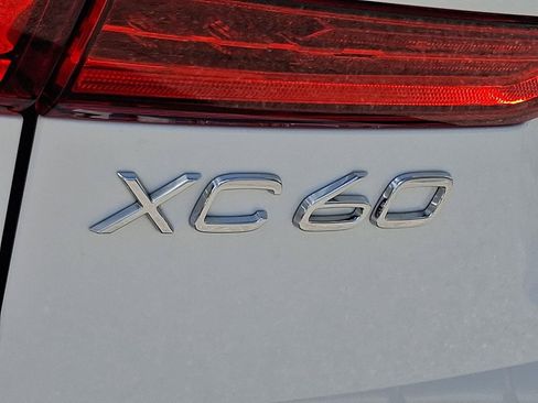 Certified 2025 Volvo XC60 T8 Plus w/ Climate Package AWD/4WD image 29