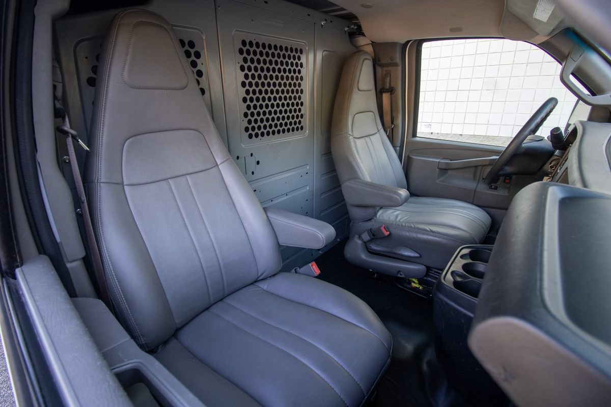Used 2018 Chevrolet Express 2500 RWD image 15