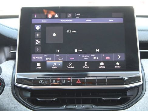 Used 2022 Jeep Compass Latitude FWD image 17