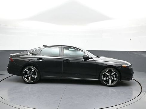 Used 2025 Honda Accord Sport image 5