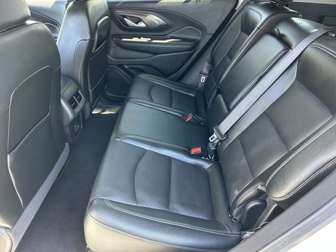 Used 2024 GMC Terrain SLT AWD/4WD image 15