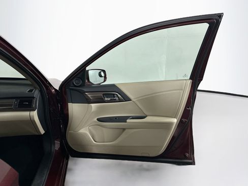 Used 2017 Honda Accord EX image 31
