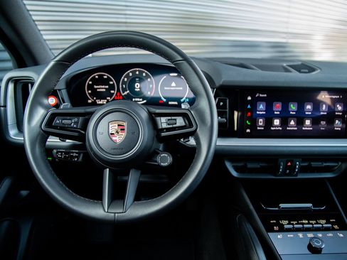 Certified 2026 Porsche Cayenne AWD/4WD image 10