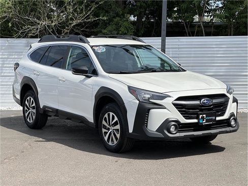 Used 2023 Subaru Outback Premium AWD/4WD image 8