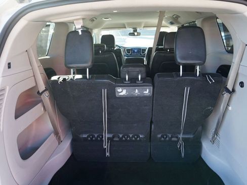 Used 2017 Chrysler Pacifica Touring-L Plus image 9