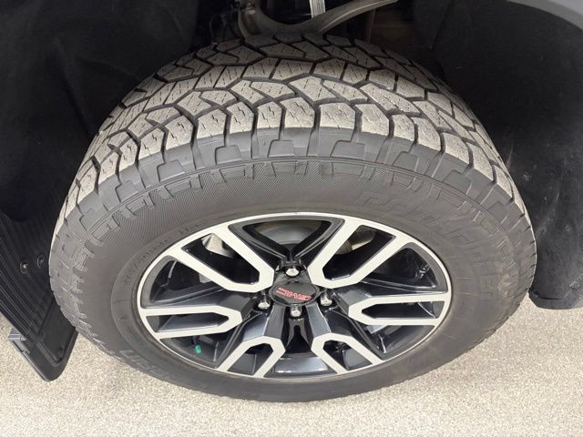 Used 2025 GMC Sierra 1500 AT4 w/ Technology Package AWD/4WD image 16