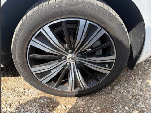 Used 2023 Volvo XC60 T8 Plus image 5