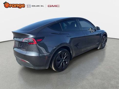 Used 2025 Tesla Model Y Long Range RWD image 3
