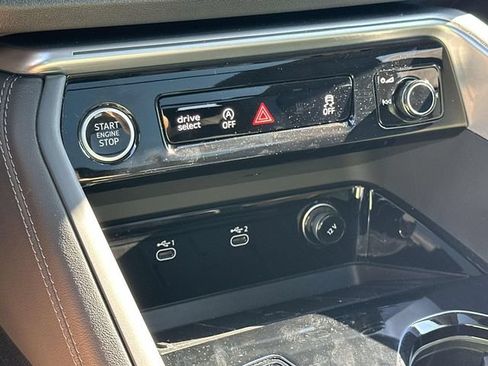 Used 2025 Audi Q5 Premium Plus w/ Premium Plus AWD/4WD image 36