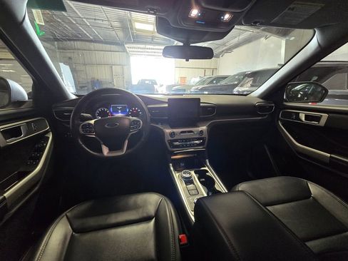 Used 2024 Ford Explorer XLT w/ Equipment Group 202A image 18