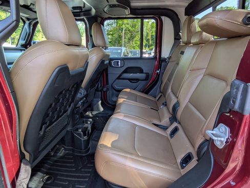 Used 2021 Jeep Gladiator Rubicon AWD/4WD image 11
