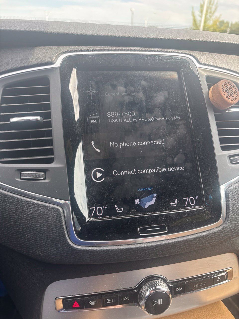 Used 2018 Volvo XC90 T5 Momentum w/ Convenience Package FWD image 2